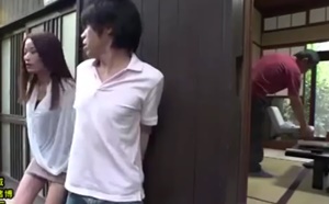 แอบยืนเย็ดผู้ชายข้างบ้าน คนผัวไม่รู้เรื่องเลย