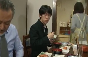 แอบดูพ่อแม่เย็ดกัน ลูกชายเกิดเงี่ยนขอเย็ดหีแม่ Watch JAV Free