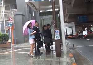 แอบเย็ดบนรถเมล์วันฝนตก โดนรุมเย็ดทั้งผู้หญิงผู้ชาย