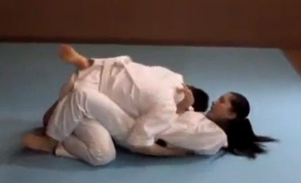 เย็ดหีสาวยูโด หนังโป๊ญี่ปุ่น ผู้ชายท้าสู้ยูโดผู้หญิง แล้วจับกดเอาควยเสียบเข้าหี