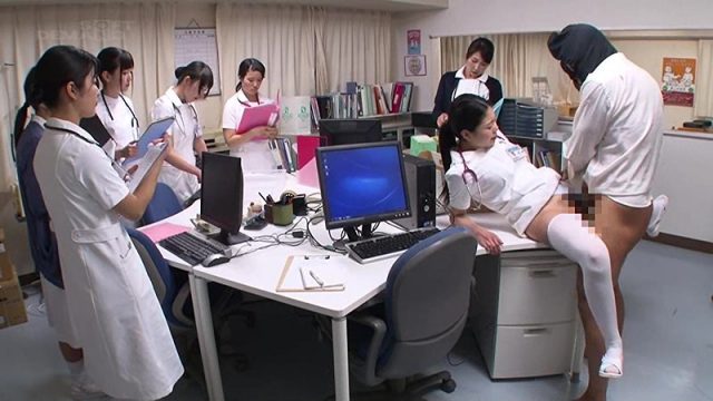 หนังโป๊แนวแปลก มนุษย์ล่องหน ยืนเย็ดพยาบาลต่อหน้าทุกคน แต่ไม่มีใครเห็น